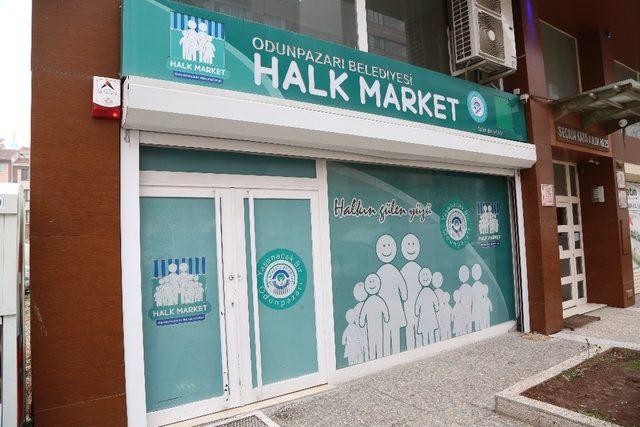 Halk Market 3 yaşında