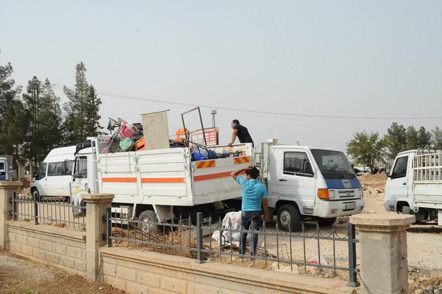 Akçakale'de kampta barınan Suriyelilerin tahliyesine başlandı