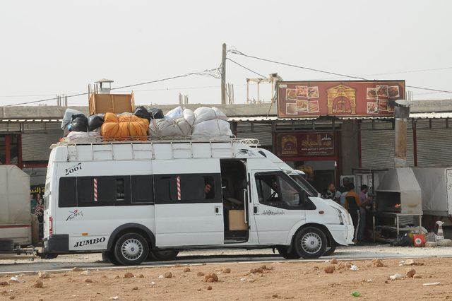 Akçakale'de kampta barınan Suriyelilerin tahliyesine başlandı