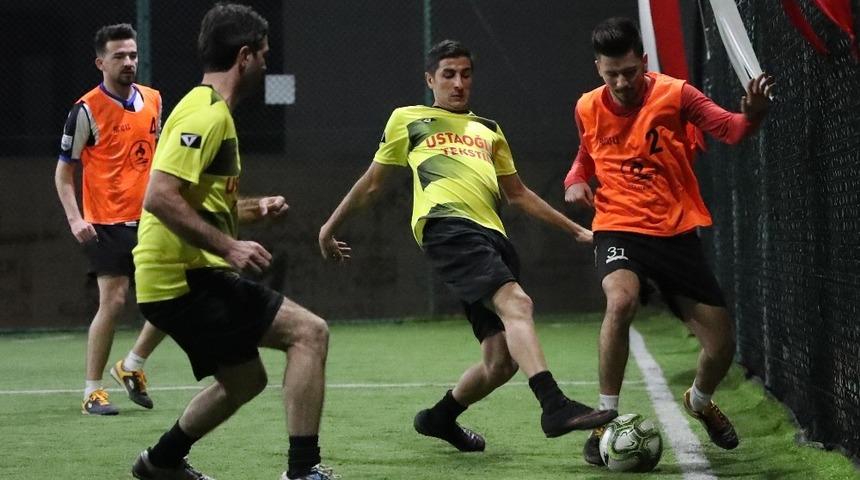 Pamukkale&rsquo;de halı saha futbol turnuvası heyecanı s&uuml;r&uuml;yor