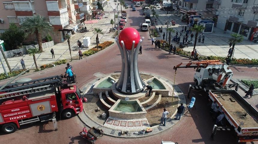 Salihli&rsquo;ye Kızılelma Anıtı dikildi