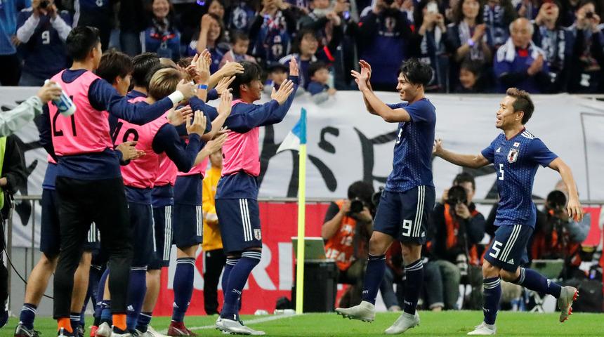 Nagatomo Muslera'yı üzdü