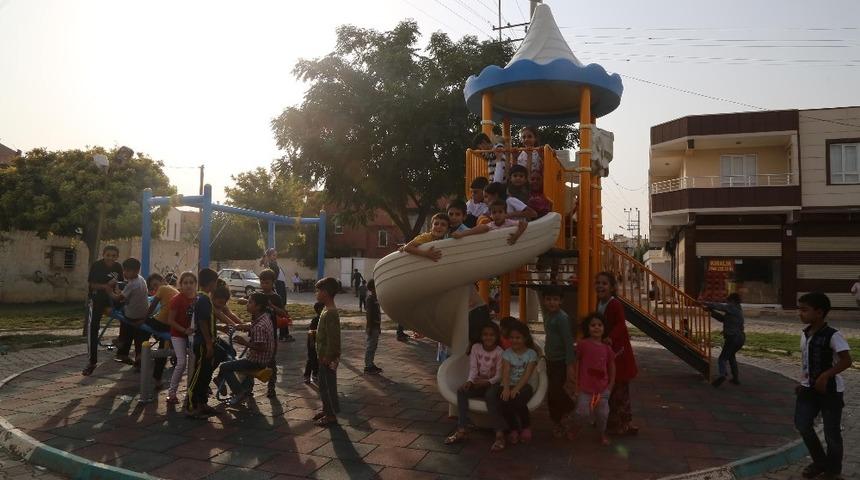Haliliye&rsquo;de parklarda yeni oyun grupları monte edildi