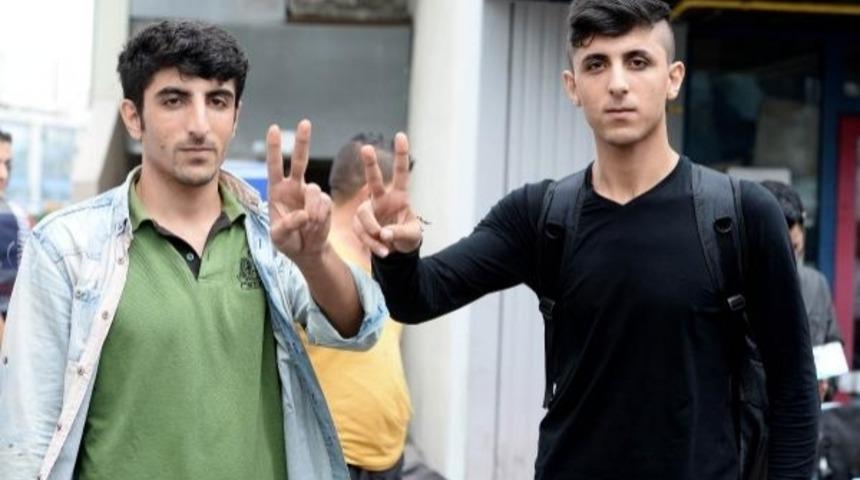 İstanbul'dan &Ccedil;ıkıp Savaşmaya Gidiyorlar!