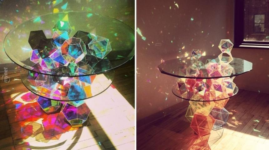 &Uuml;st&uuml;ne Bir Şey Koymaya Kıyamayacağınız 18 Muhteşem Tasarımlı Masa