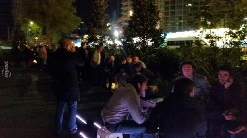 Emekli Kuyruğu Değil iPhone Kuyruğu!