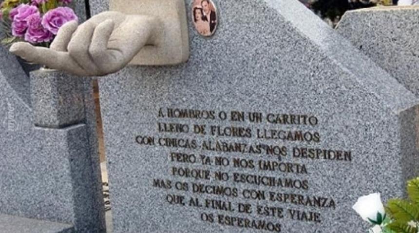 Mezarına 'Babayı Aldınız' Yazdırdı!