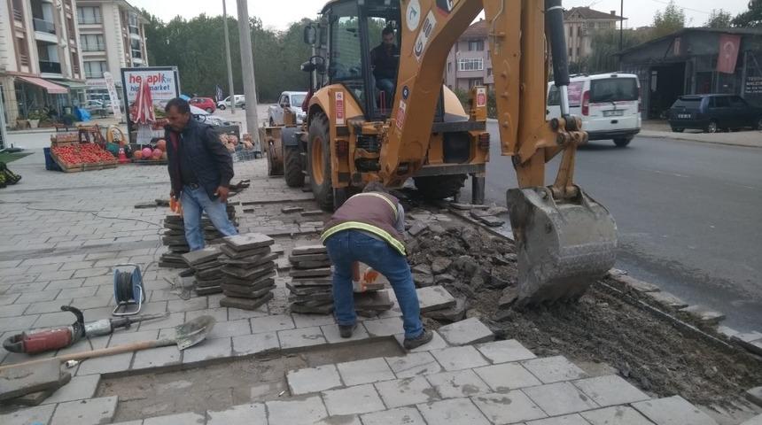 Kaldırım çalışmaları hız kesmeden devam ediyor