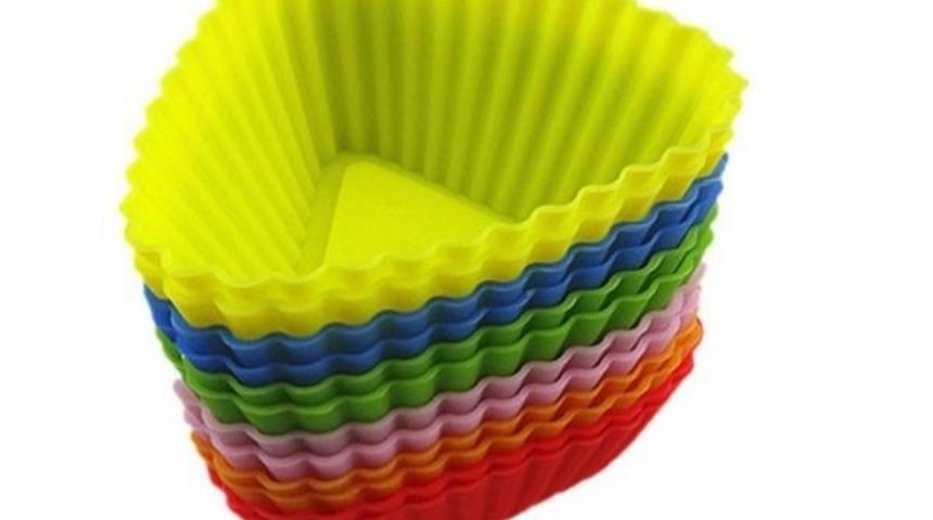 ''Galatasaray'lı Futbolcular Neden Kek Kalıbına Girdi'' Diye Soran 25 Komikli Twit