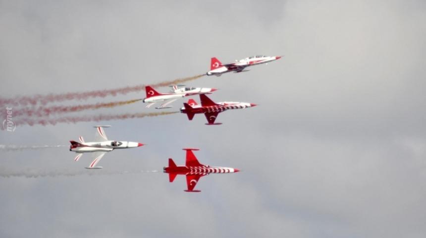 T&uuml;rk Yıldızları'ndan G&uuml;r&uuml;lt&uuml; Şikayetine Sosyal Medyadan Yanıt