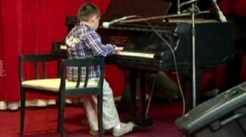 G&ouml;rmediği Halde Muhteşem Eserler Yaratan Bolivyalı K&uuml;&ccedil;&uuml;k Caz Dahisi