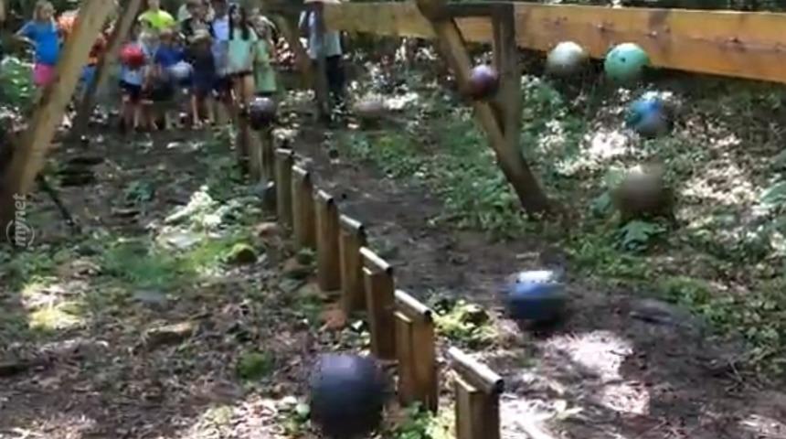 Bowling Toplarıyla Sarka&ccedil; Dalgası Yapmak 