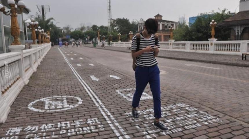 &Ccedil;in'de Akıllı Telefon Yolu Yapılmış, Darısı Başımıza!