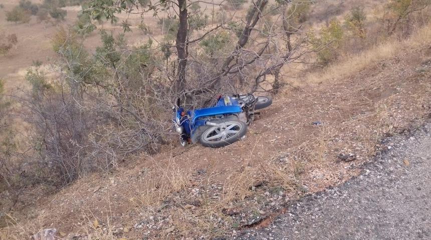 Motosiklet şarampole yuvarlandı: 1 yaralı