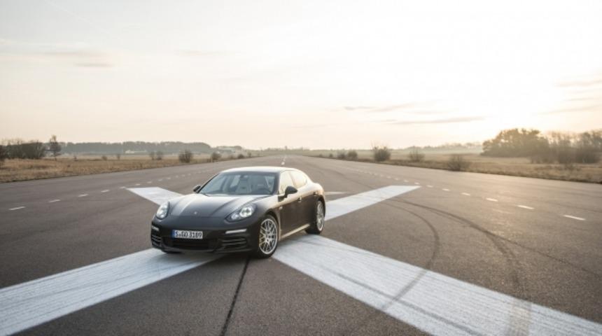 Porsche Panamera O Kadar Çirkin Ki Markanın CEO'su Bile Modelin "Gudubet" Olduğunu Söylüyor