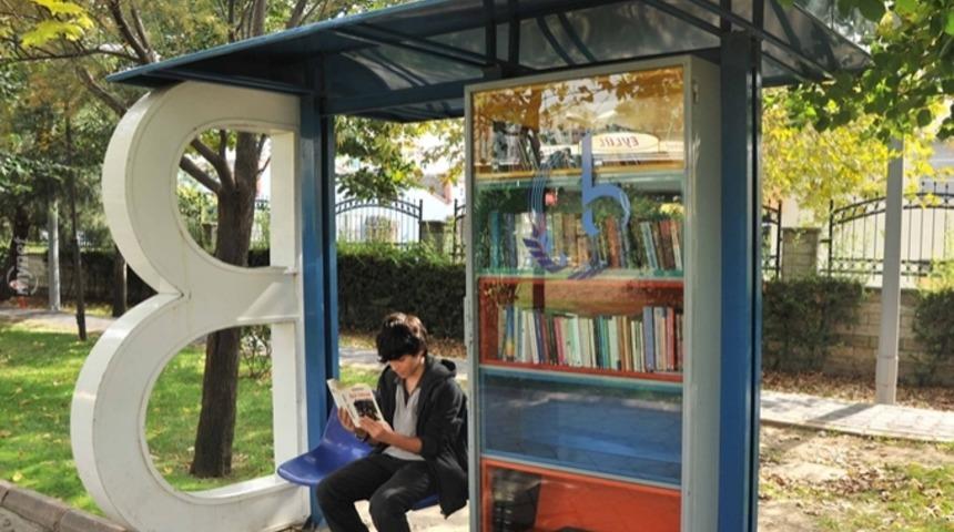 O Kitapları Oraya Koyanların Ellerinden &Ouml;periz!