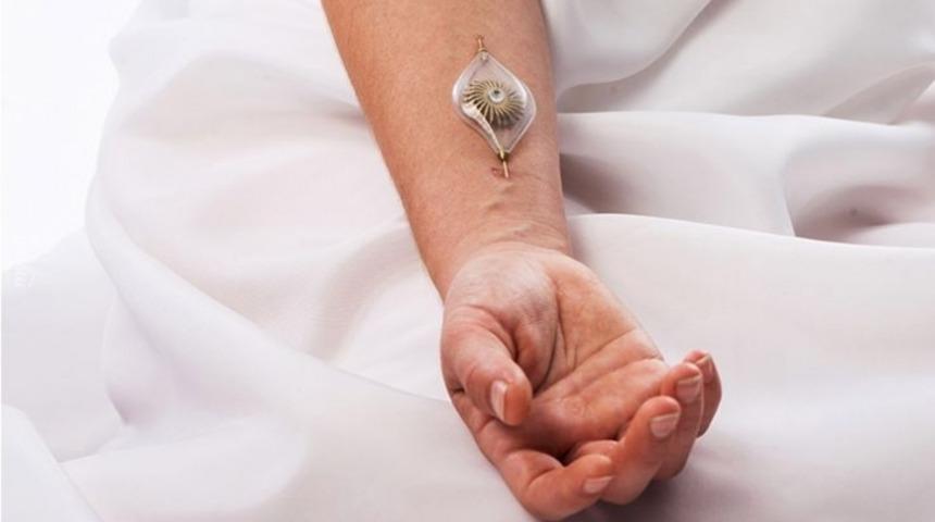 Matrix Ger&ccedil;ek Mi Oluyor? Bu Takılar Bedeninizi Dev Bir Pile D&ouml;n&uuml;şt&uuml;r&uuml;yor!