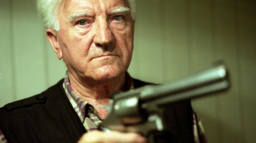 67 Yaşındaki Adam Torununa Tecav&uuml;z Etmeye &Ccedil;alışan 3 Kişiyi Vurdu