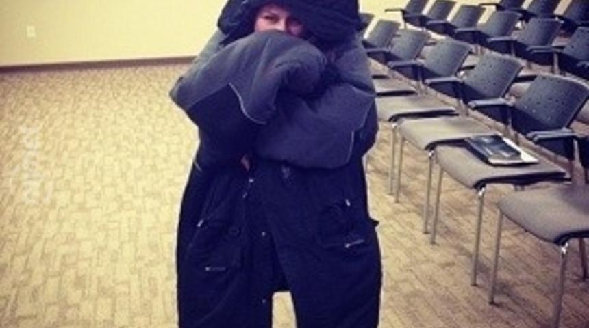 Kısa Boylu Kızların Her Kış Karşı Karşıya Kaldıkları 17 Durum