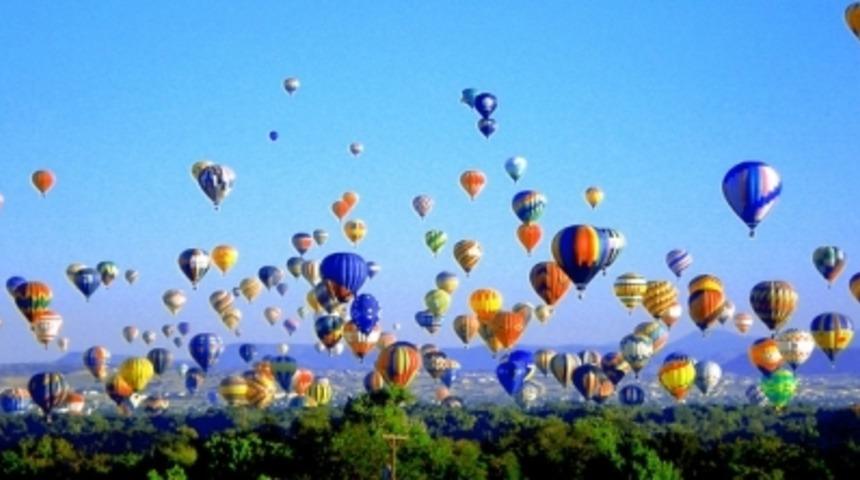 G&ouml;ky&uuml;z&uuml; Rengarenk Ama G&ouml;kkuşağından Değil!