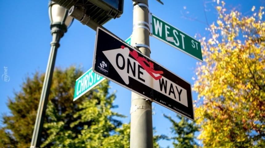 Sokaklarda G&ouml;rmek İsteyeceğiniz 10 Yeniden D&uuml;zenlenmiş Trafik İşareti