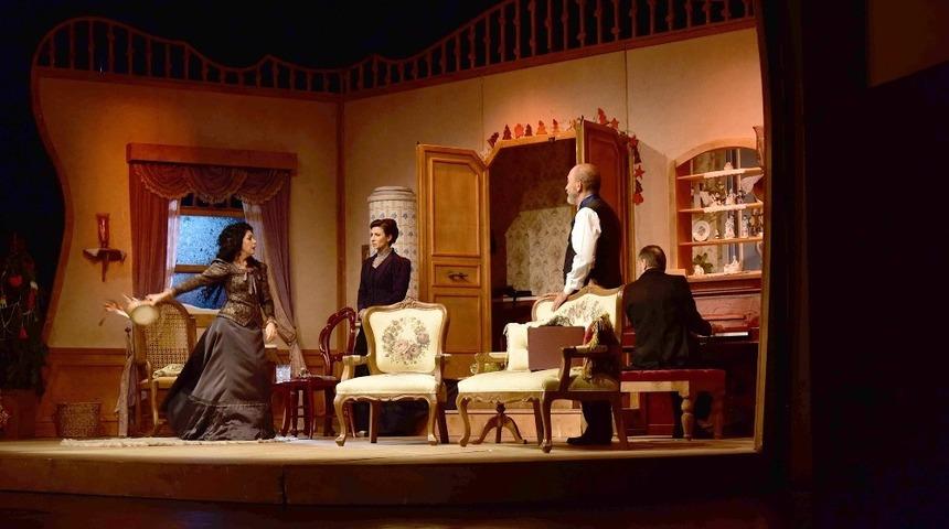 Adana&rsquo;da tiyatro ş&ouml;leni başladı