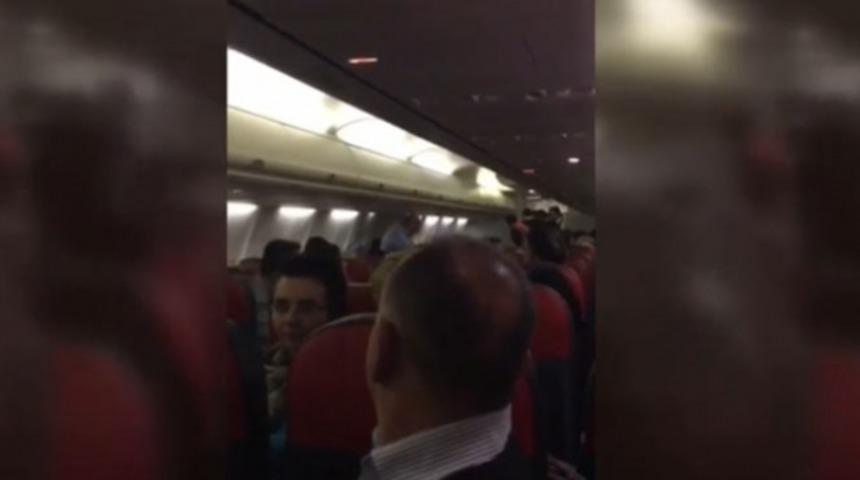 Kafası Pilot Olan T&uuml;rk Yolcu Ortalığı Karıştırdı