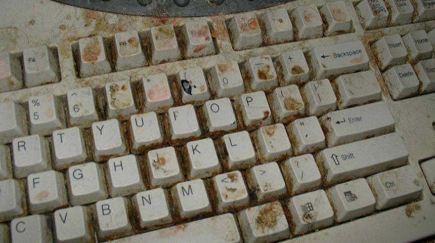 Korsan CD Yapanların Yaşadıkları Odalara İnanamayacaksınız!