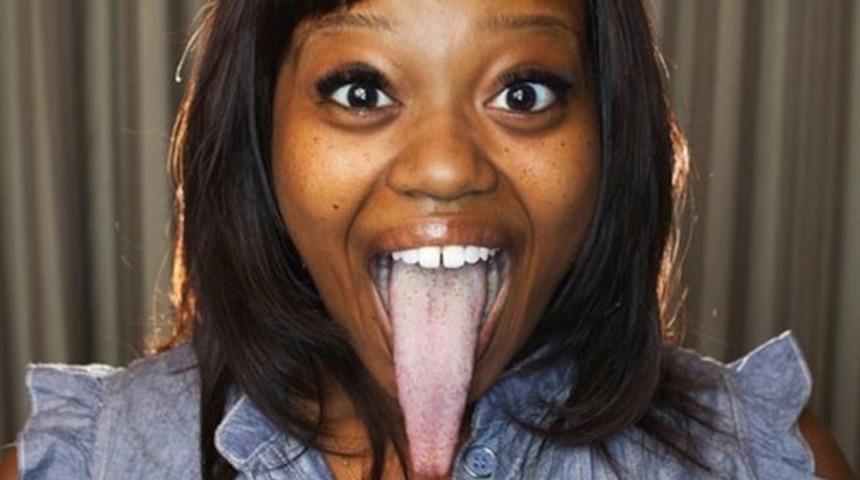 Diliyle Kendi Gırtlağını Yalayabilen Kadınlar!