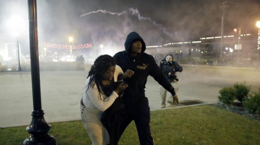 ABD Yanıyor Dedirten G&uuml;nlerin Yakın Olduğunu Kanıtlayan Hadise: Ferguson Olayı