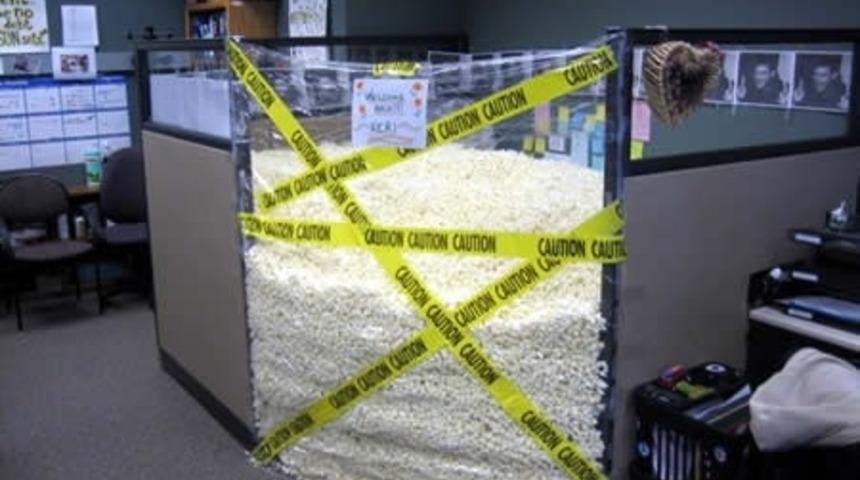 Ofis Arkadaşlarına Yapılan En &Ccedil;ılgın 10 Şaka