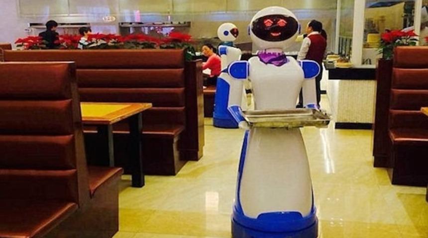 Bu Restoranda Garsonların Hepsi Robot!