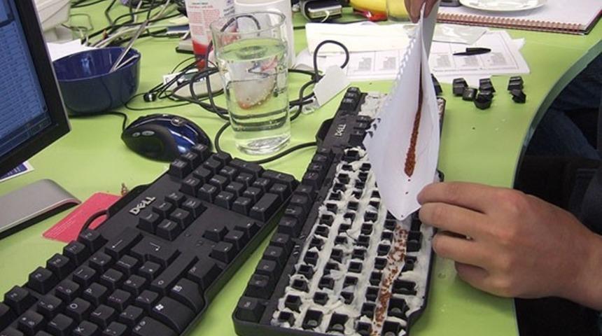 İş Arkadaşlarınıza Yapabileceğiniz "K&uuml;&ccedil;&uuml;k" Eşşek Şakaları