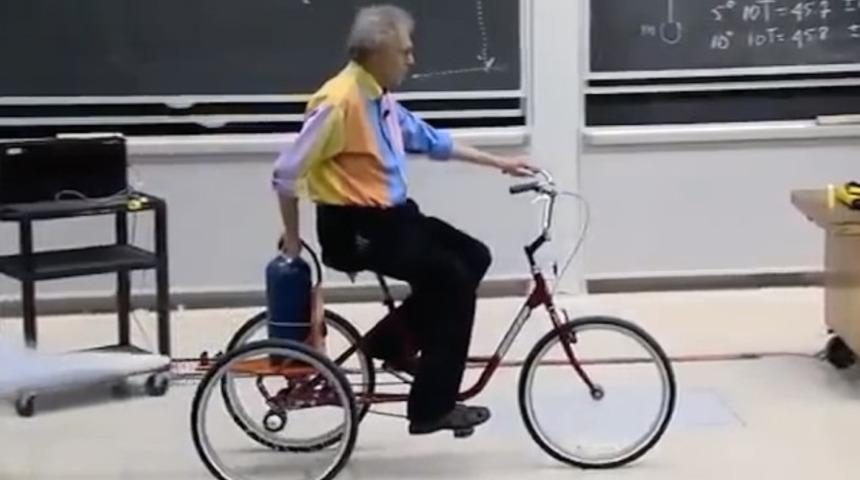 &Uuml;nl&uuml; Profes&ouml;r &Ouml;ğrencilerine Cinsel Tacizde Bulunuyormuş!