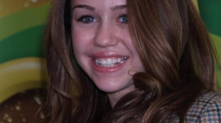 10 Fotoğrafta Miley Cyrus'un Evrimi