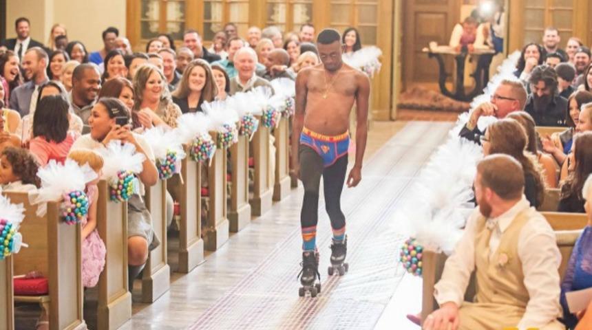 Bir D&uuml;ğ&uuml;nde Olabilecek En Abs&uuml;rd Adam: İ&ccedil; &Ccedil;amaşırlı Patenci