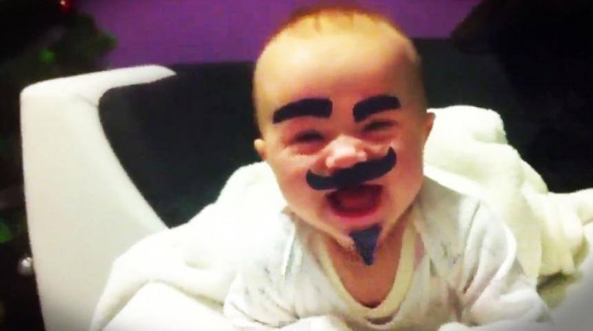 K&uuml;&ccedil;&uuml;k bebeğe Yapılan Bu Makyaj Size Kahkaha Attırtacak!