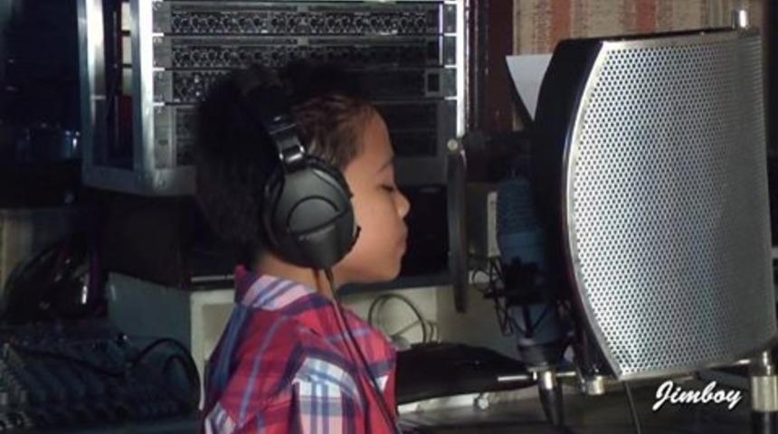 Sosyal Medyayı Sallayan Filipinli Çocuk ve İçlendiği Şarkısı