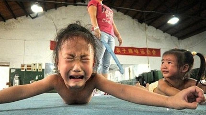 Jimnastik&ccedil;i &Ccedil;ocuklara &Ccedil;in İşkencesi!