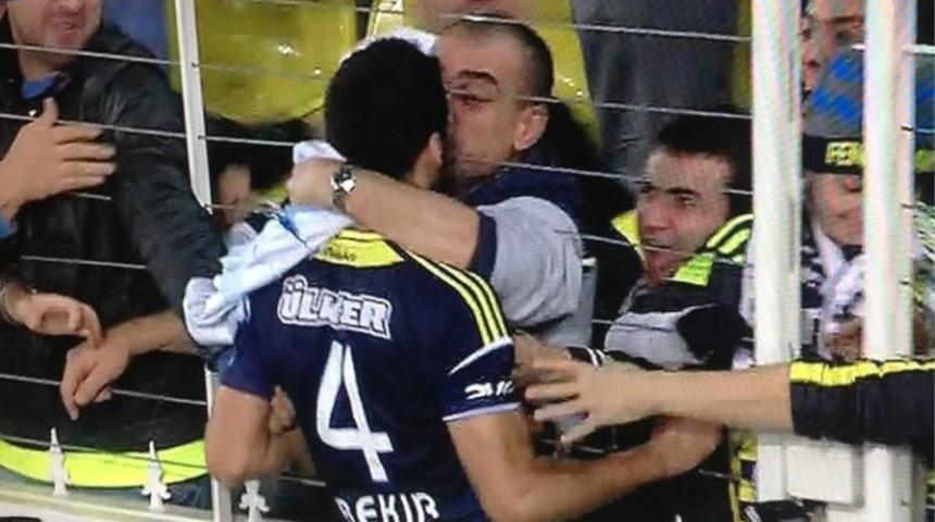 Sahalarda Dudak Dudağa &Ouml;p&uuml;şen 20 Sporcu 