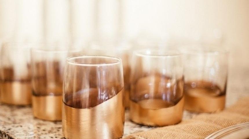 Hızlıca Altın Rengi Boyalı Bardak Setinizi Hazırlayın