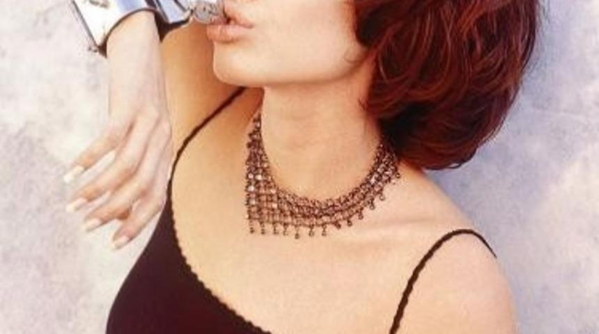 Angelina Jolie'nin 19 Yaşındaki Haliyle Tanışın!