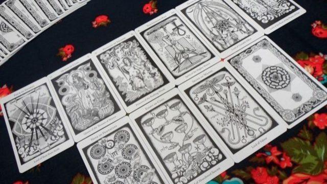 Tarot Falı Baktırmak İçin Özel Bir Şey Gerekir mi?