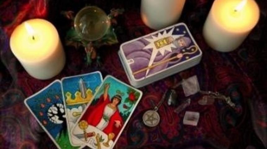 Tarot Falına Baktırmak G&uuml;nah mı?