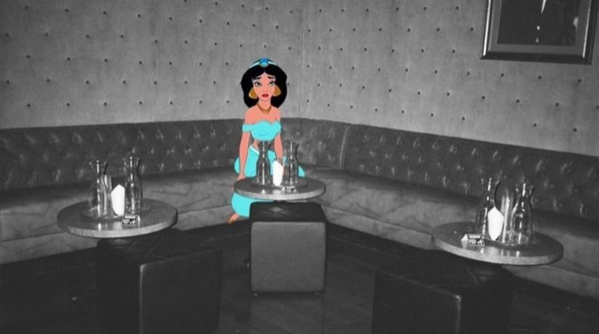 Sanat&ccedil;ı Disney Karakterlerini Ger&ccedil;ek Hayatın İ&ccedil;ine Yerleştirmiş