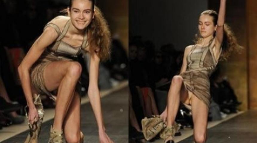 Podyumda Taş Gibi Y&uuml;r&uuml;rken Karizmayı &Ccedil;izdiren 15 Manken