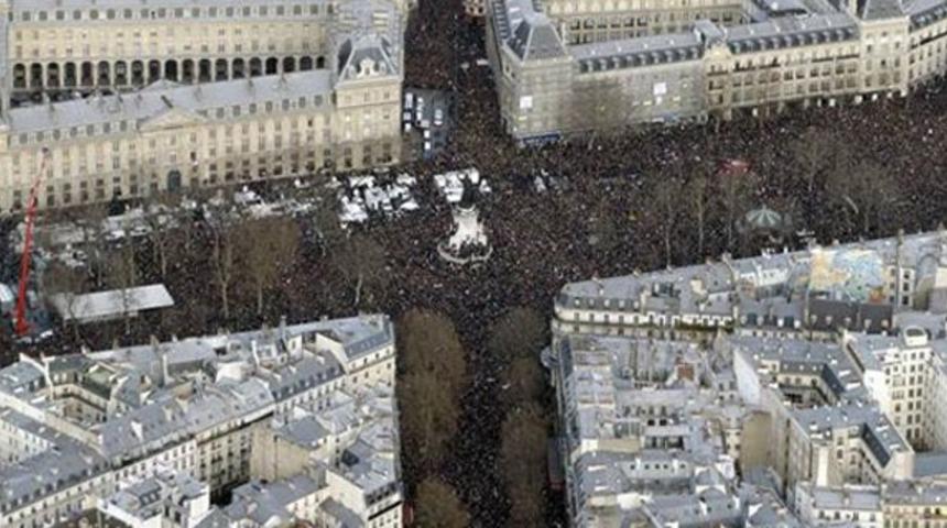 7 Fotoğrafla İnsanlığın Ter&ouml;re Karşı Y&uuml;r&uuml;d&uuml;ğ&uuml;n&uuml;n Kanıtı 