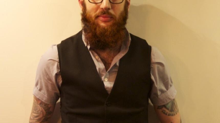 Bu Hipster Arkadaşımız Kızlarla Yapacağı Buluşmalar İçin İnternetten Para Topluyor!