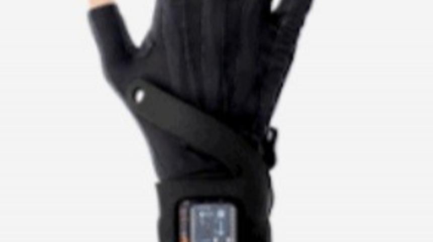 Bu Eldivenler Giyen Herkesi Yetenekli Bir M&uuml;zisyene D&ouml;n&uuml;şt&uuml;r&uuml;yor