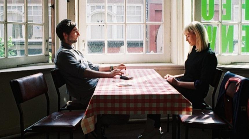 Maceracı Bir Kadının Sessiz Bir Erkekle Çıkması İçin 8 Neden